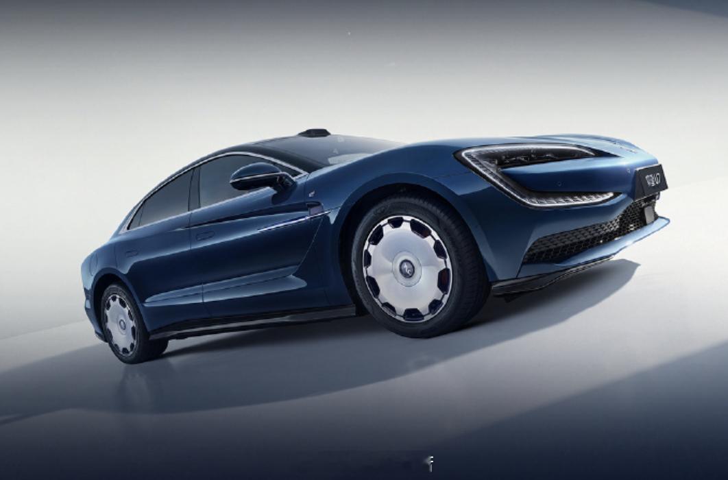 这次广州车展，仰望展台看点拉满。不仅带来了那台纽北6分59秒的赛道原车仰望U9X