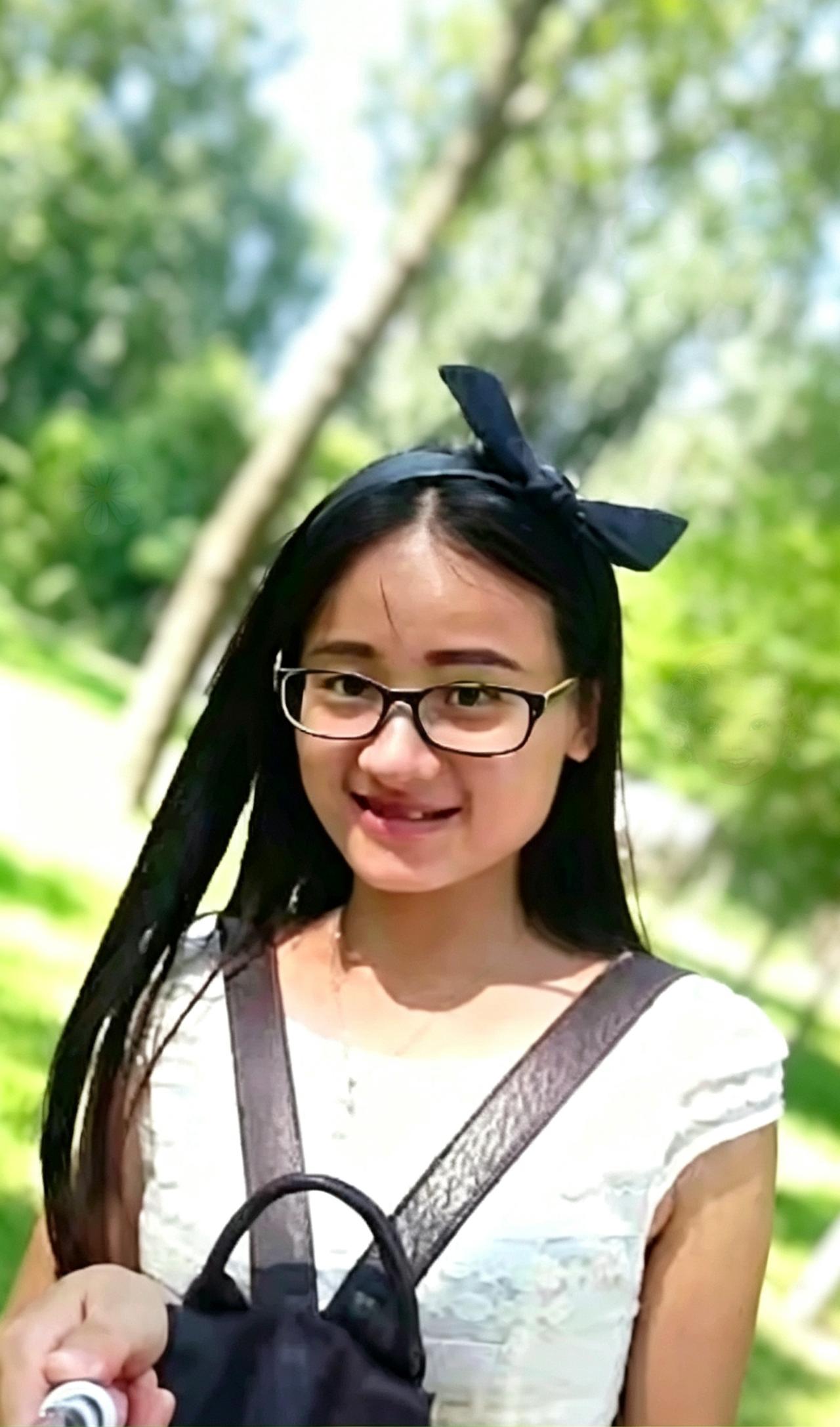 看到孙玉晴带着患阿尔茨海默病的养母去读博，我久久不能言语。

1991年，一个被