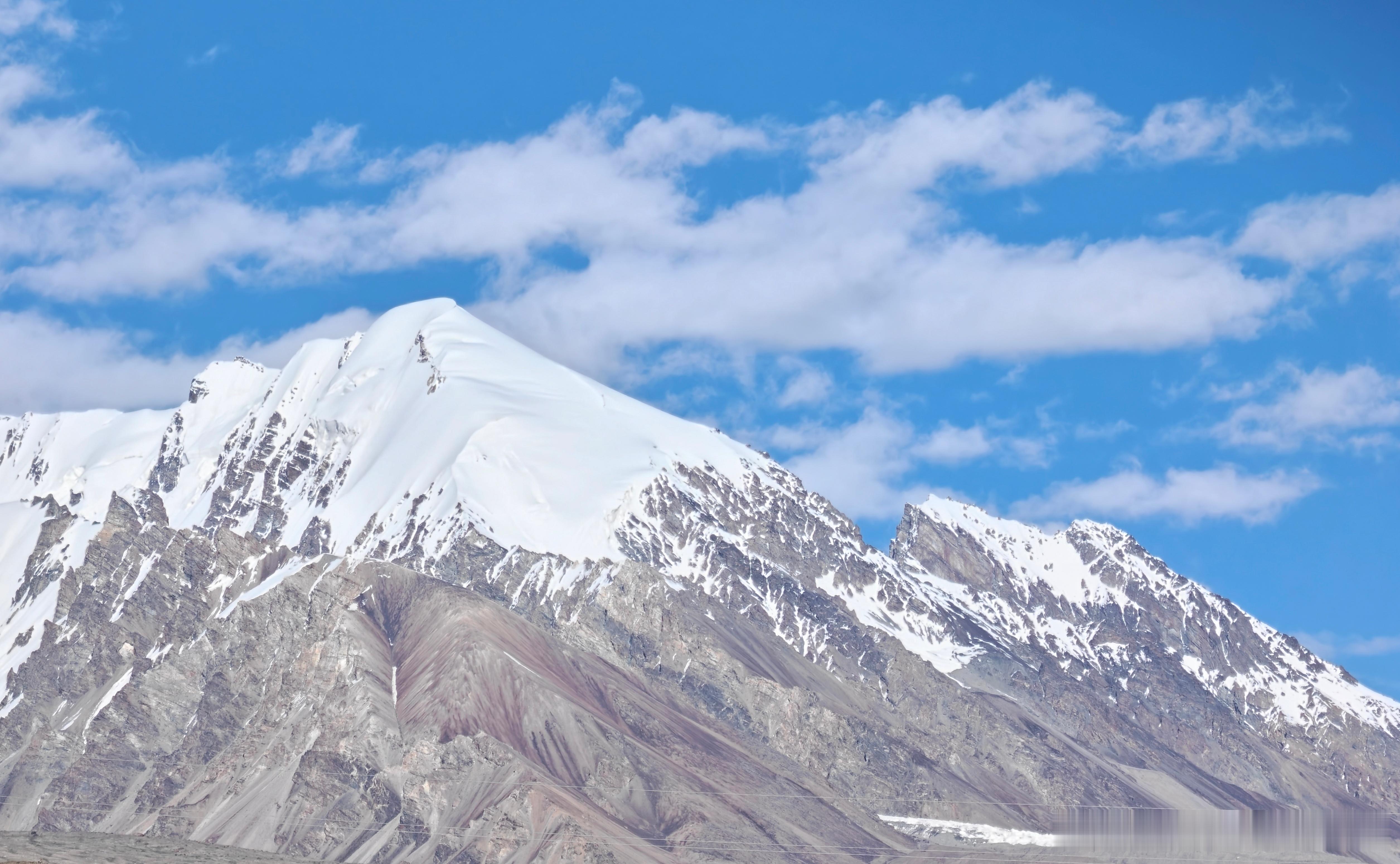 雪山千古冷，下一句 