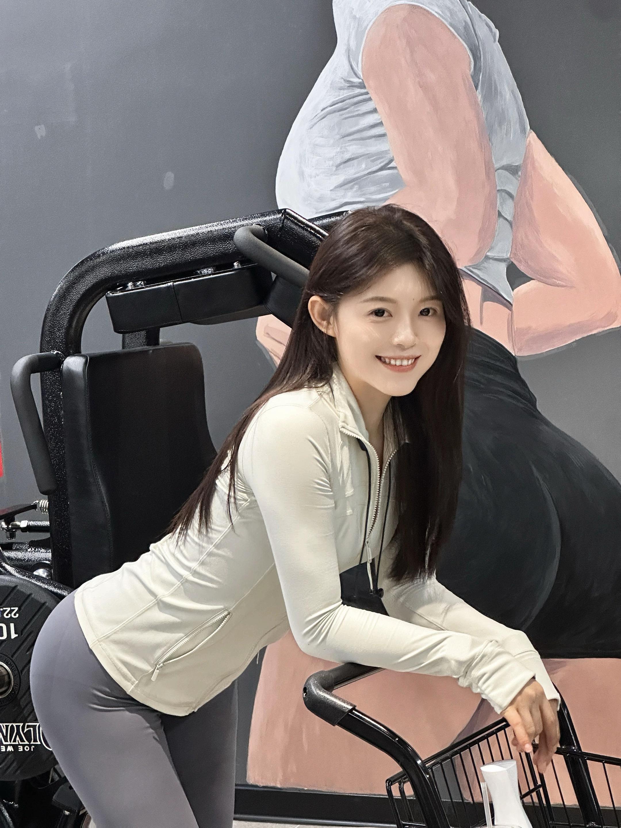 每天都是 睡醒就去赚钱 下班就去健身。