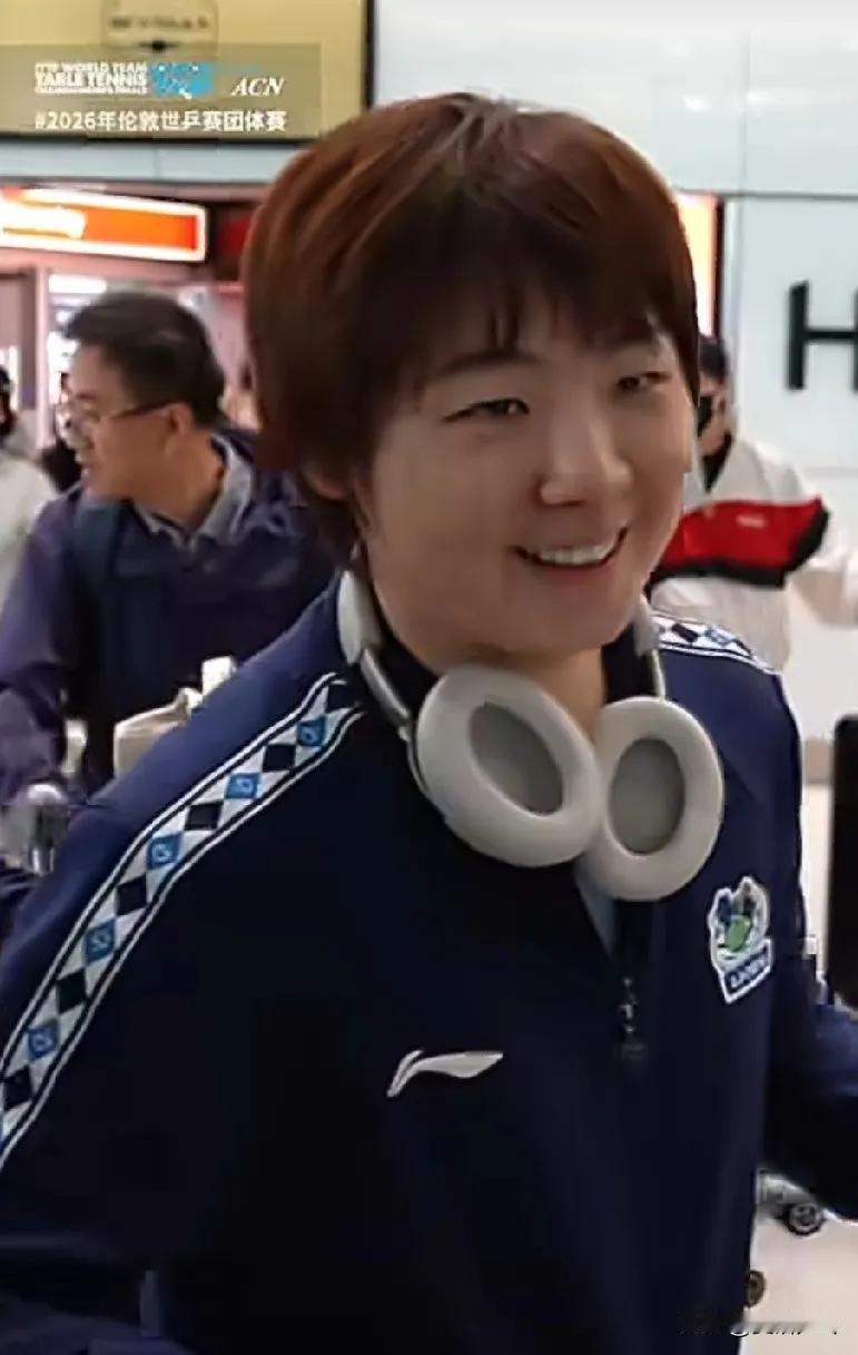 4月28日凌晨国乒团队已顺利抵达伦敦，看到女队的状态不错，蒯曼，陈幸同，王艺迪，