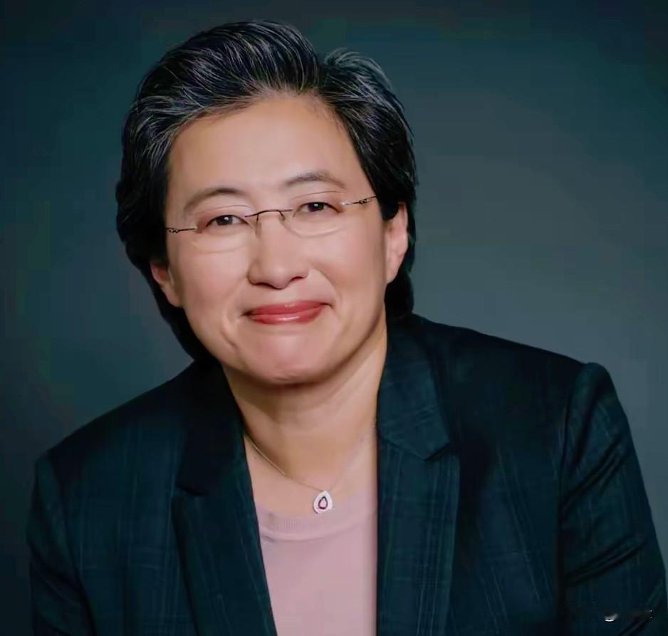 AMD董事长苏姿丰的父亲苏春槐，最近从美国飞回台湾，高调参与岛内选举造势。这位8