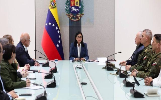 面对国家突如其来的危机，这位56岁的女性领导者展现出了非凡的冷静与魄力，就在1月