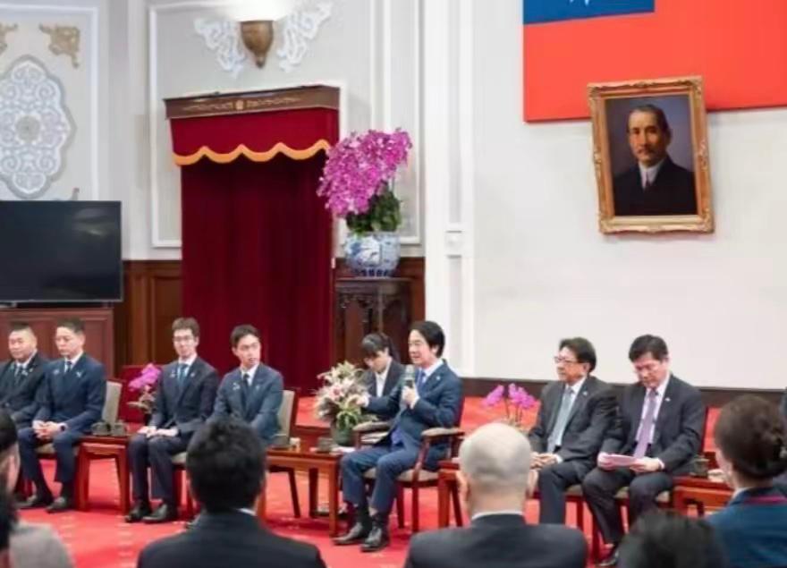 赖清德正在作死的道路上狂飙。

赖清德最近见了几个日本政客，张口就说台湾和日本最