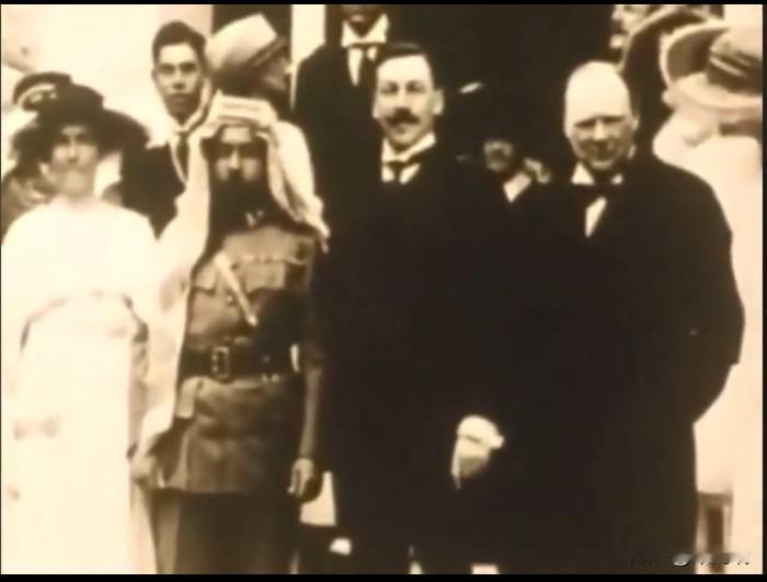 1921年：丘吉尔割让了犹太人的家园77%的土地，并将其赐予埃米尔阿卜杜拉，从而