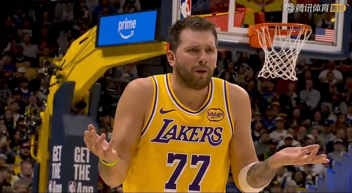 湖人vs掘金的比赛中，东契奇吃了个技术犯规，这是他本赛季的第15个，如果后面再吃