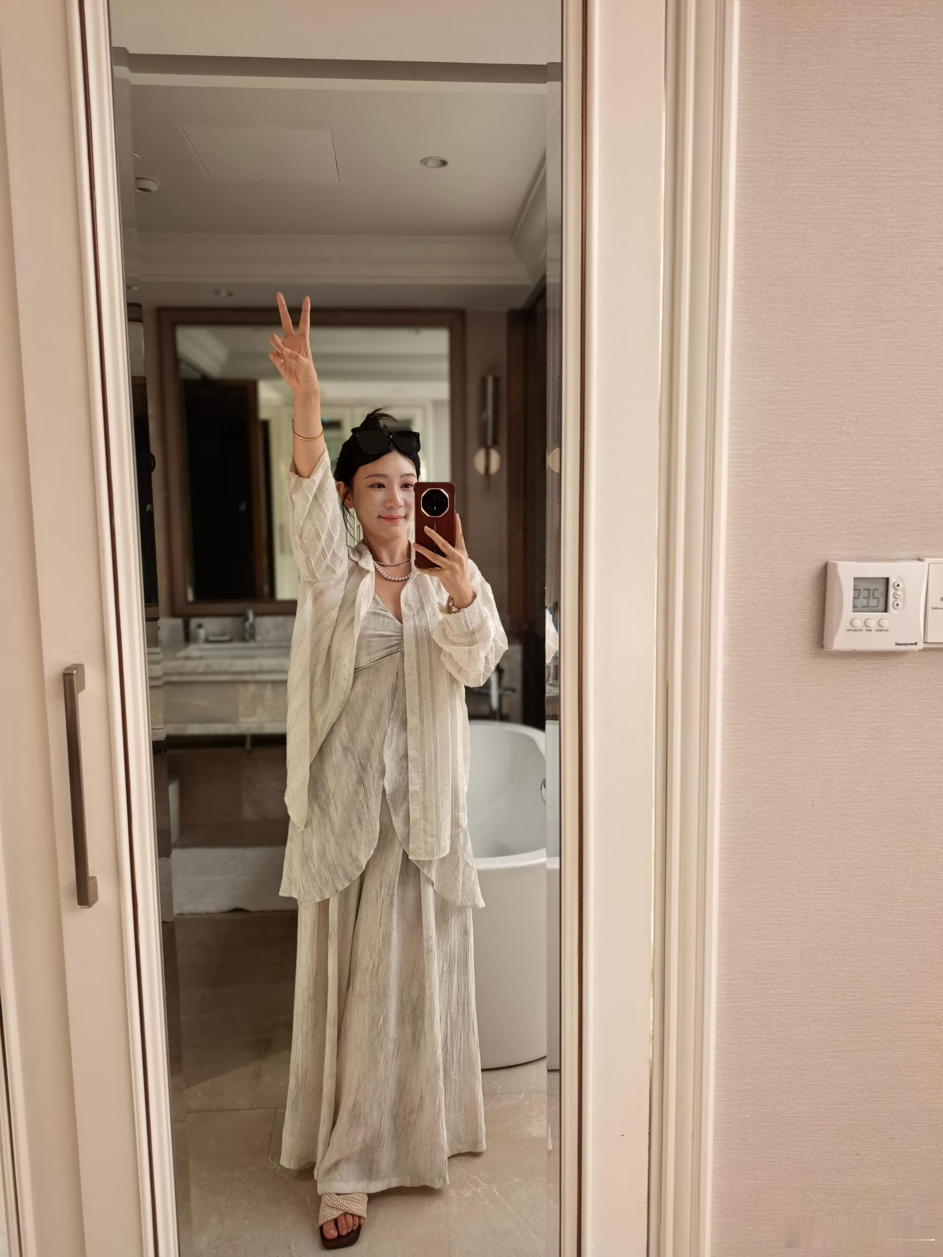其实我想再睡会，但是睡不着了干脆起床写脚本吧，你起床了吗？ ​​​