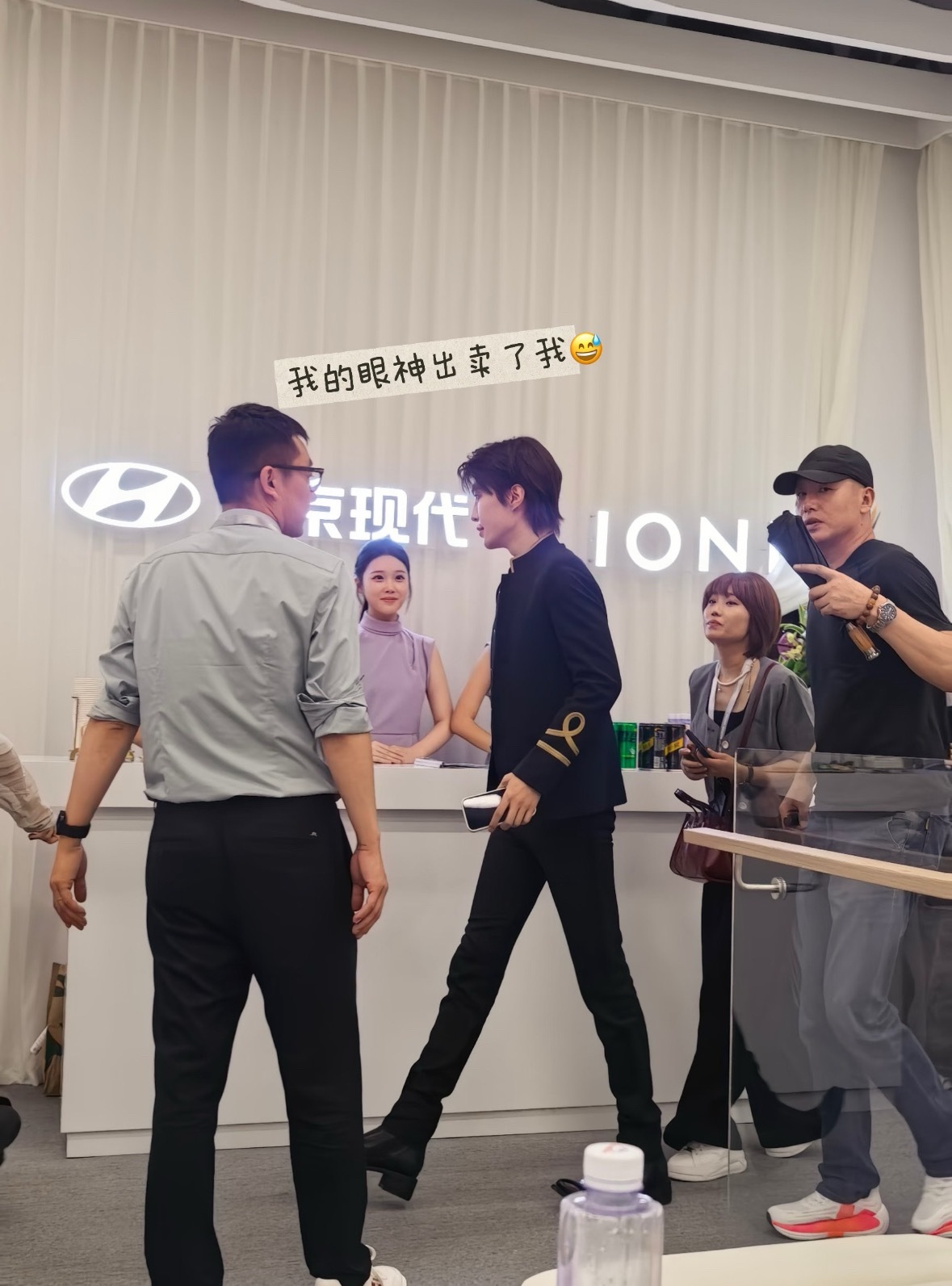 这真的完完全全是在演我（这腿真的。。。） 