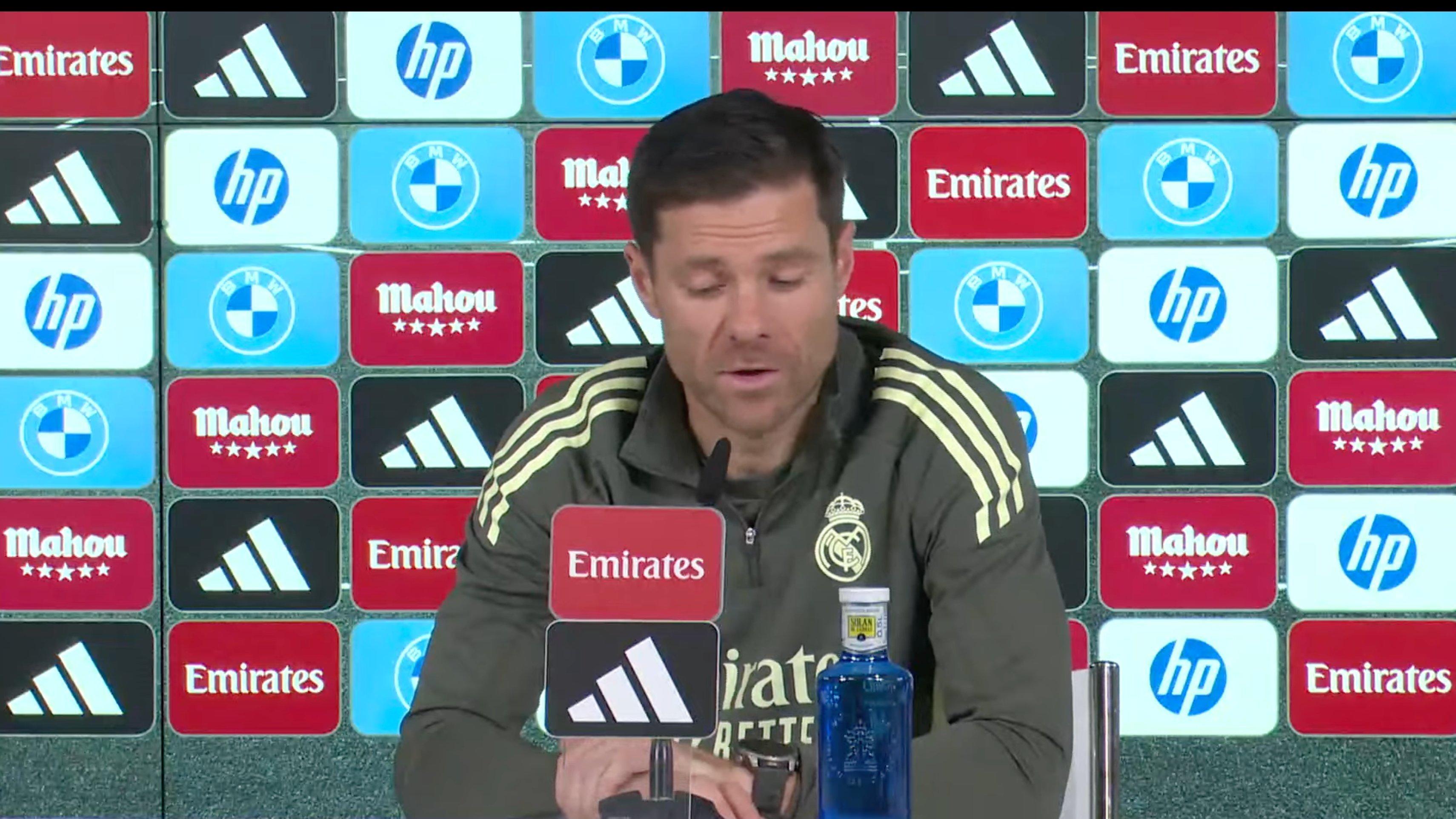 问：弗洛伦蒂诺-佩雷斯对内格雷拉和巴塞罗那的言论非常严厉。那段期间，你作为球员在