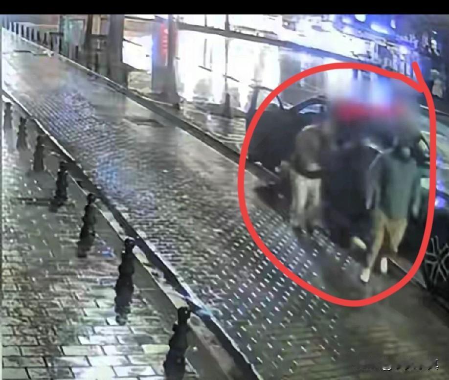 中国商人遭绑架撕票，10名犯罪凶手已落网
一场蓄谋已久的绑架案在国外上演，近日，