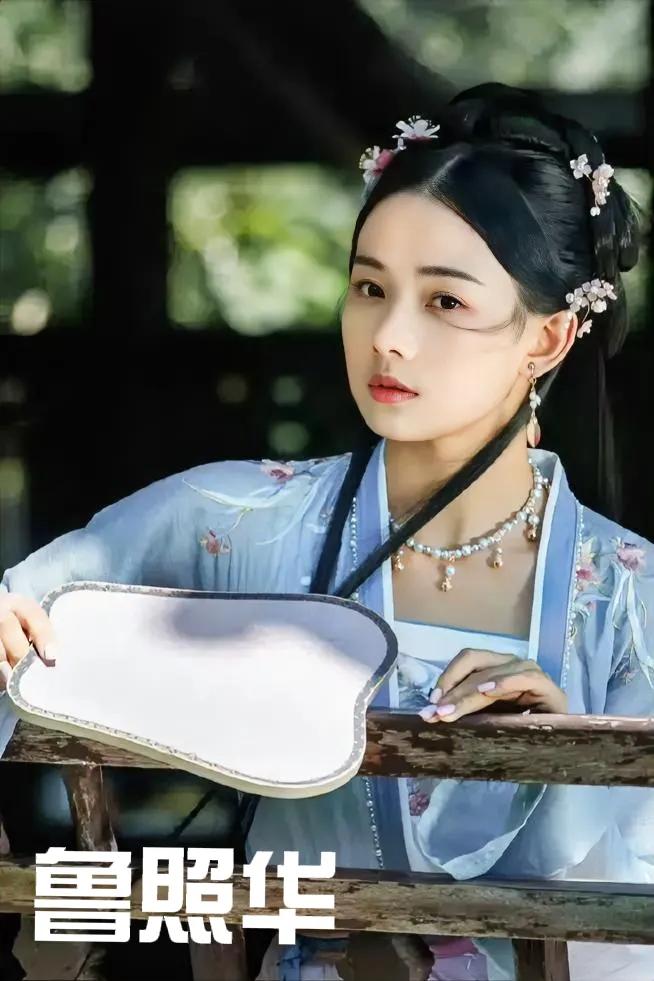 1.《以爱为营》今日又上热搜，俩主角家粉丝进行了友好交流，观察鲁照华家对该剧的宣