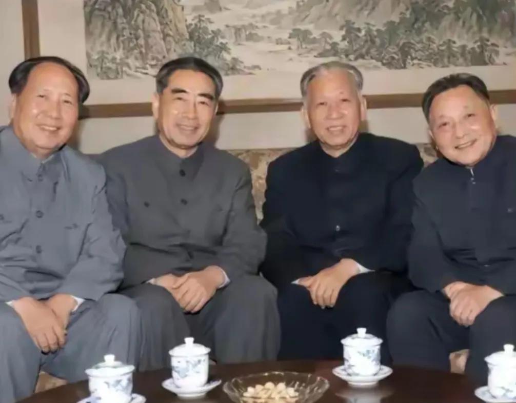 一代伟人，是刻在民族记忆里的名字。

他们走过动荡年代，扛过无数风雨，心里装的从