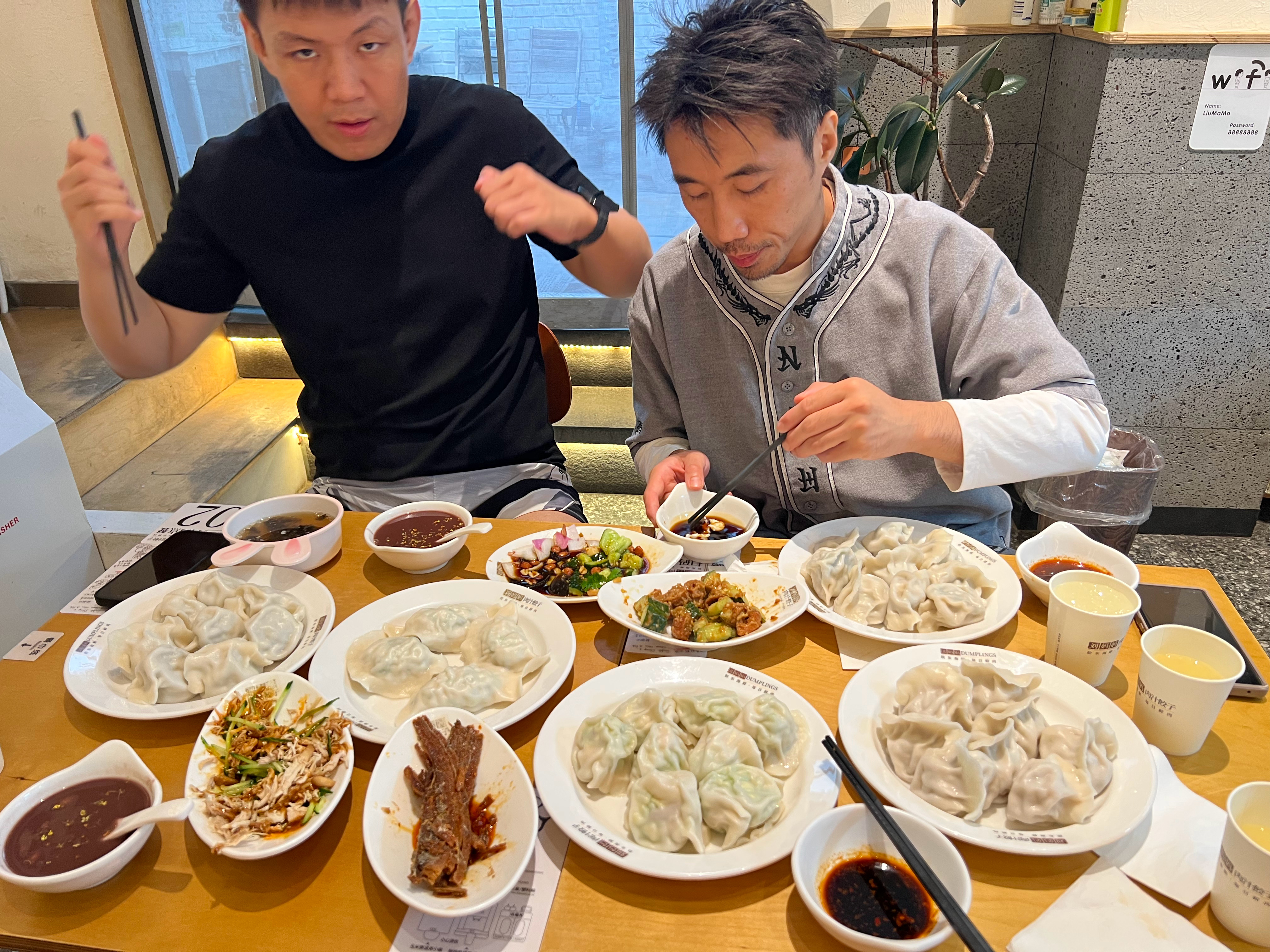 很难想象仨人点这么多…饺子… ​​​