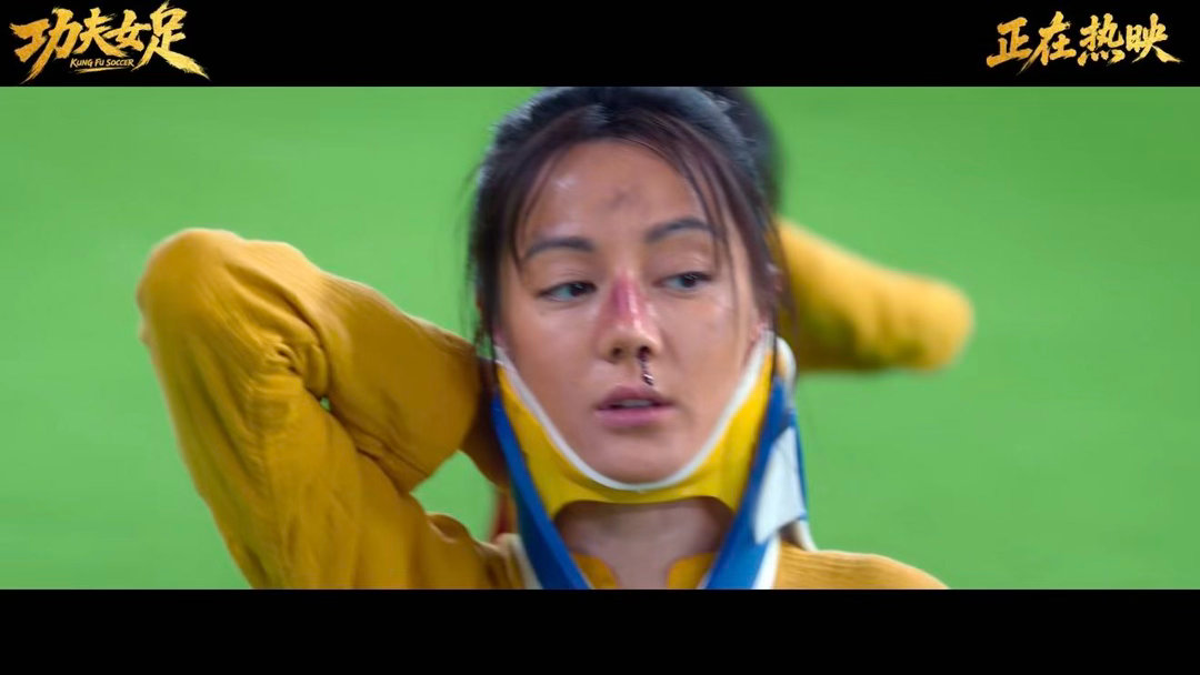 周星驰因为李小龙学的功夫李小龙不服输的精气神点燃了星爷的功夫梦，也改变了他一生的