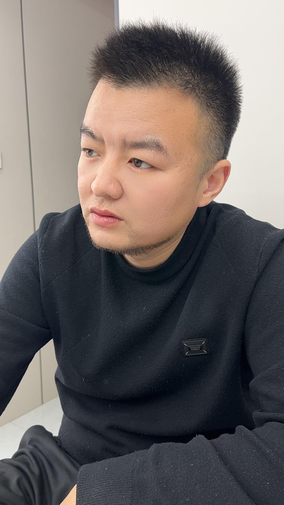 她只是走出了时间，却从未离开你的宇宙。  
那些深夜的叮嘱、掌心的温度、眼角的笑
