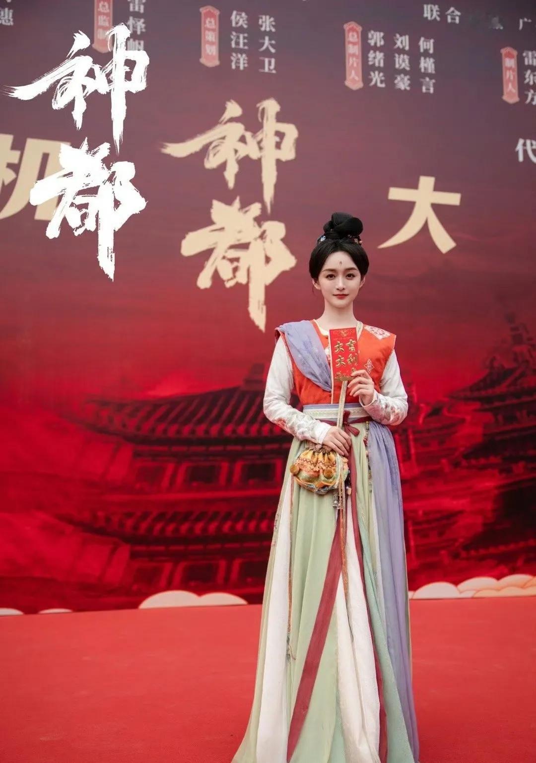 古装悬疑探案剧《神都》开机，拍摄周期预计60天！
主演及参演：何泓姗、李菲、何泊