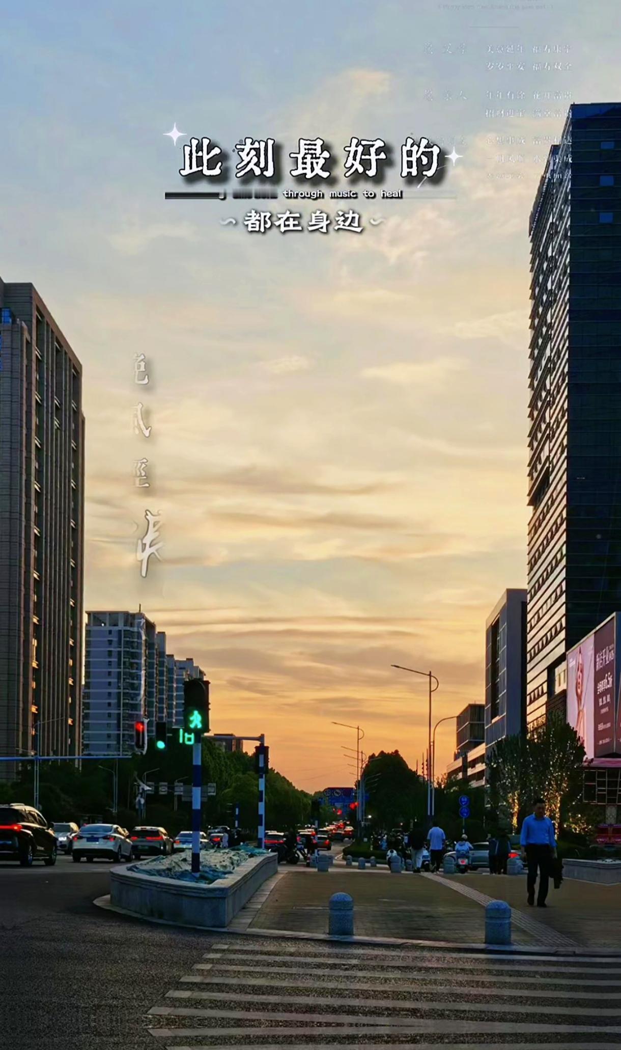 【手机原创】晚霞+南京在南京，晚霞是大自然馈赠的绝美礼物。有次我在秦淮河畔漫步，