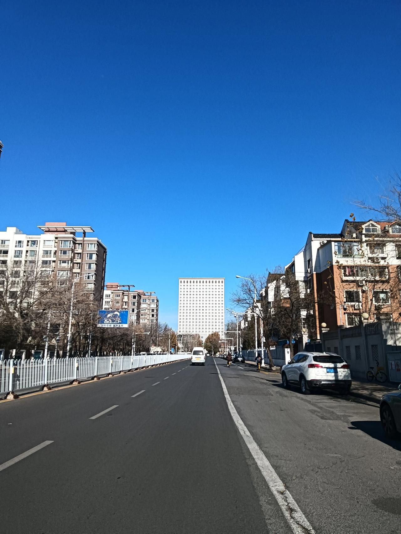 孤独其实并不可怕，有时候我感觉孤独其实挺好的，能让自己的心彻底安静下来，不再那么