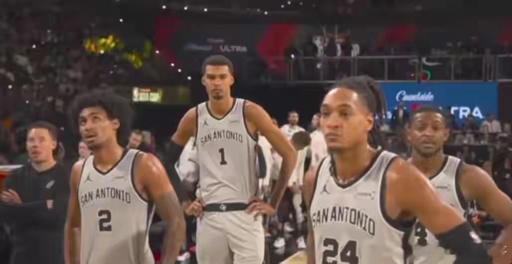 马刺劫富济贫遇弱不强实力不详 年轻的马刺将冠军拱手相让能拿下联盟战力第一、阵容齐