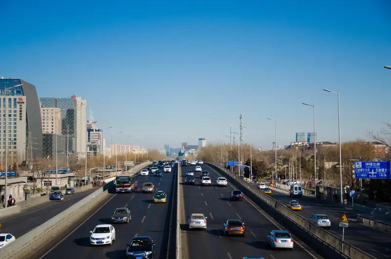 拳不离手。曲不离囗，千真万确！
   三四个月没在北京的大道上开车行走，没享受驾