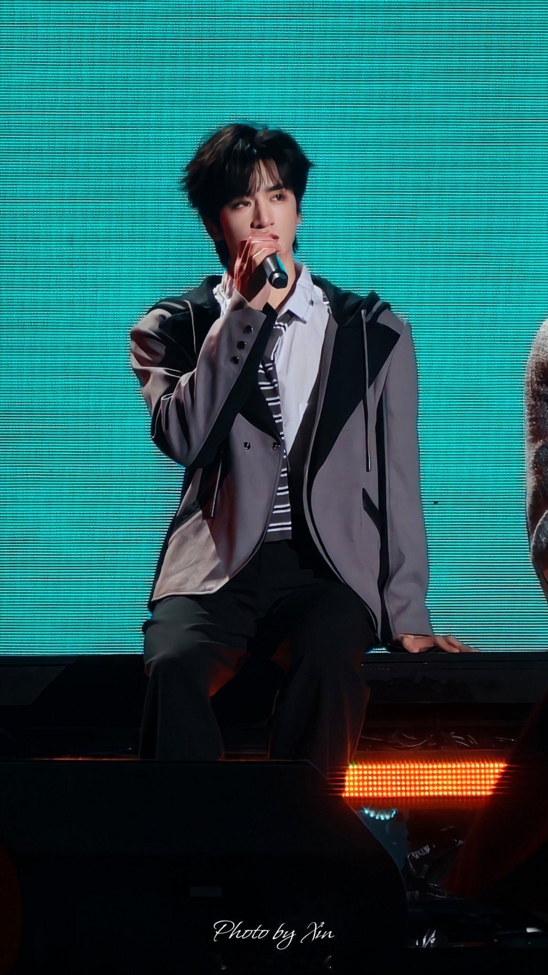 听说大家都很喜欢邓佳鑫，所以我就拍了一些~浙江卫视跨年晚会2026马上乐道邓佳鑫