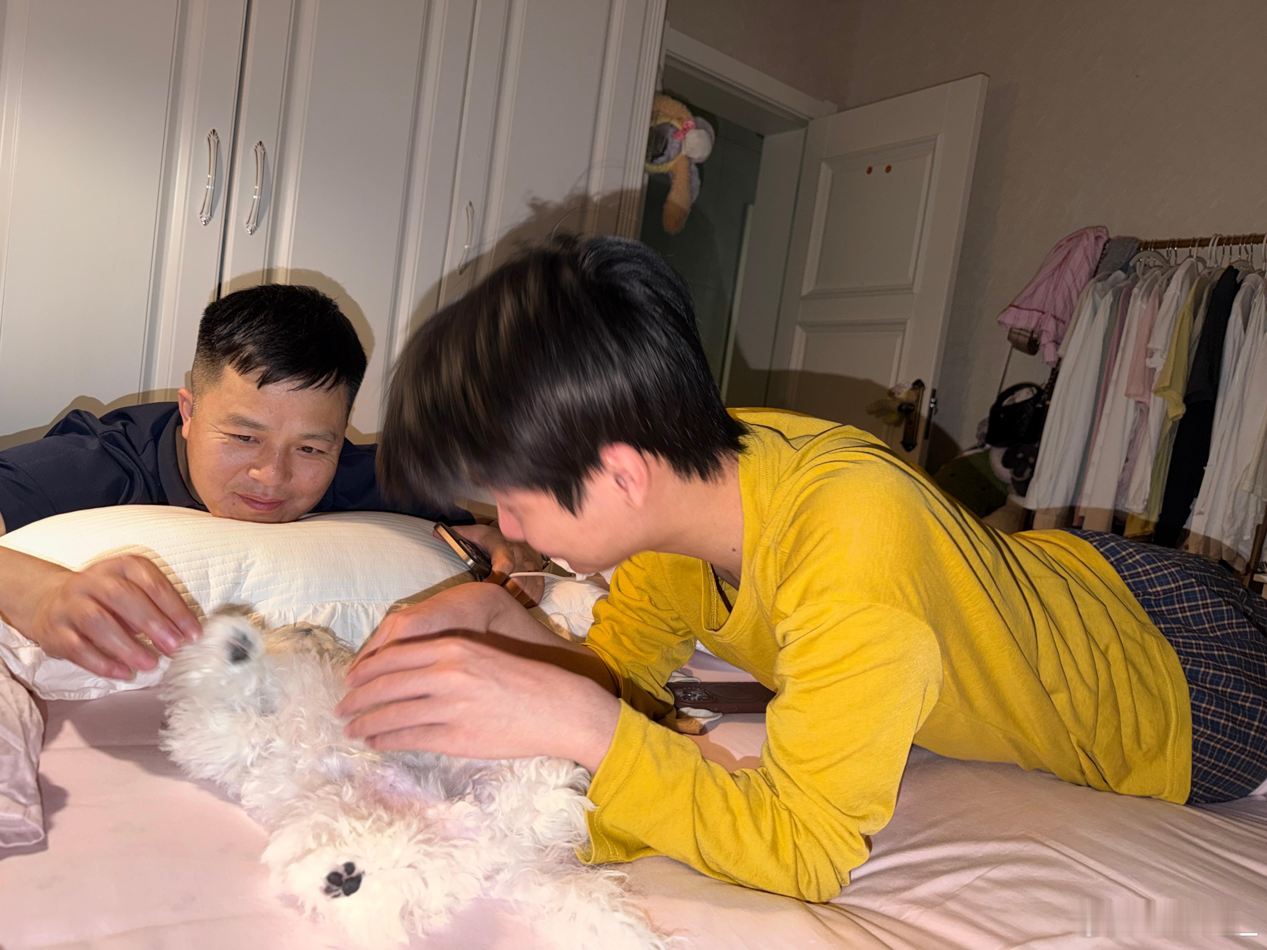 昨天晚上睡得早 一睁眼弄啥这是