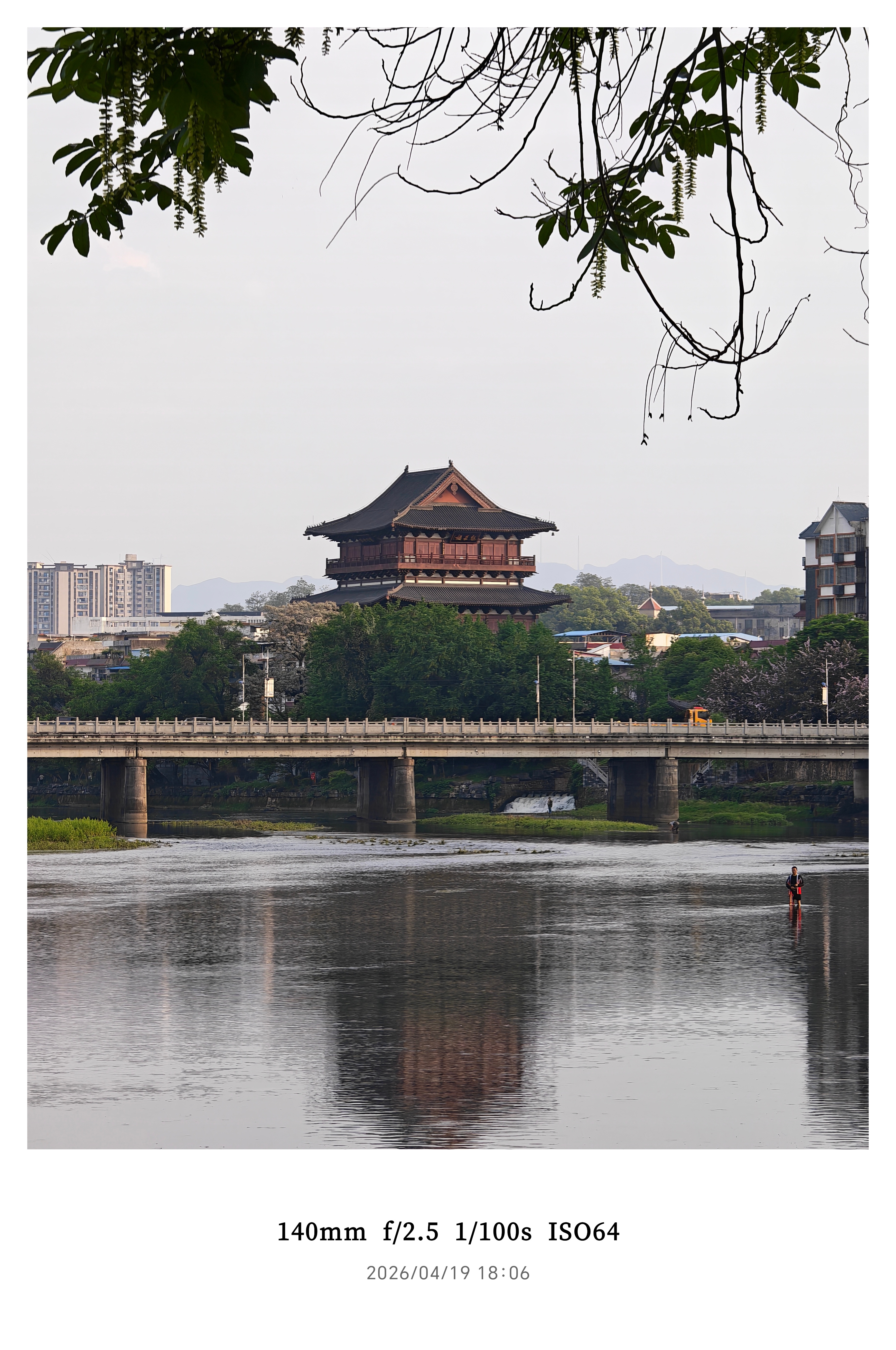 铁路12306已拒绝出票105.6万张才发现已经开始抢购五一高铁票了，大家是选择