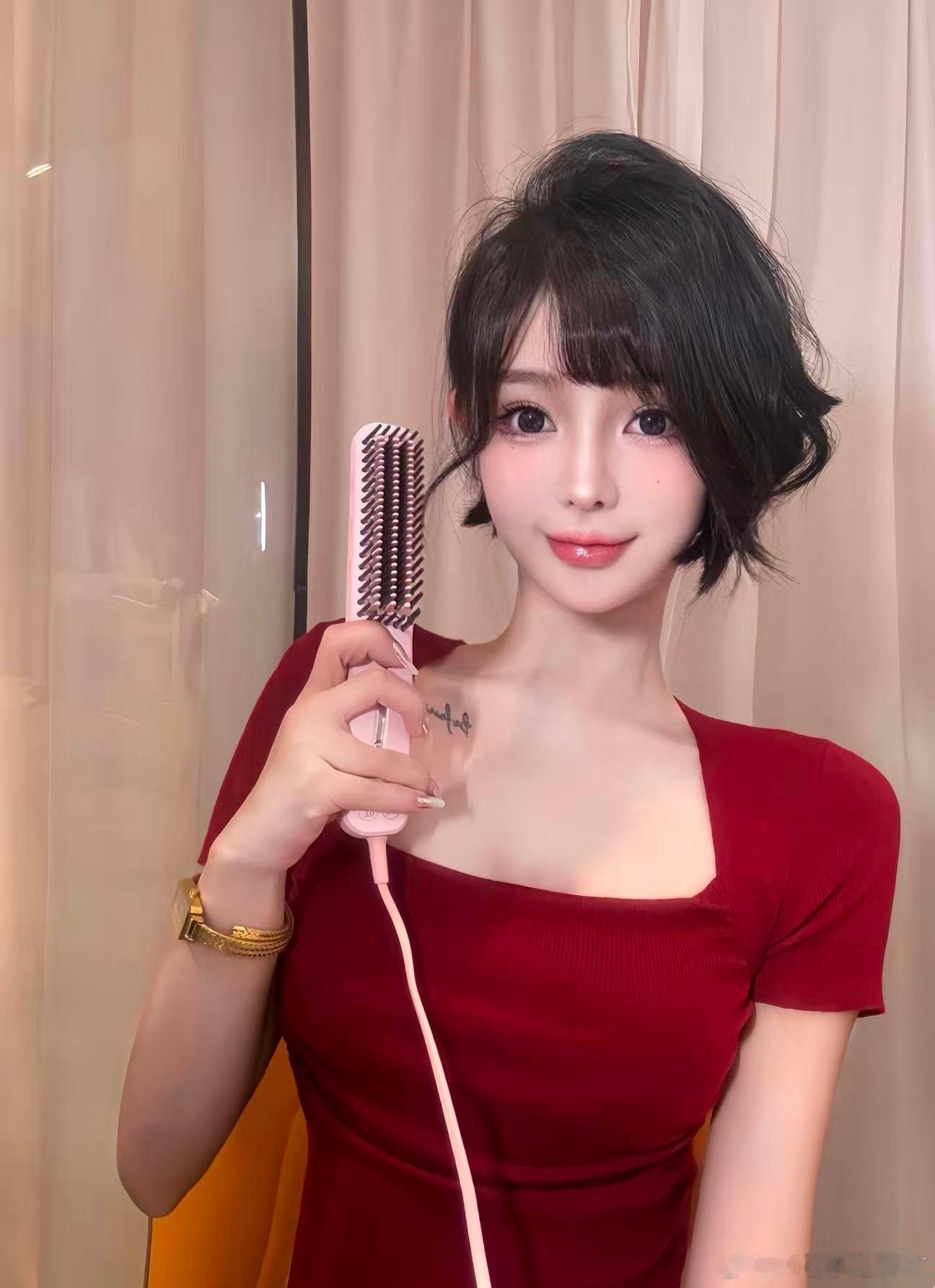 生活最美的样子大概就是，脸上有微笑，心中有阳光；努力过自己的日子，偶尔慌乱，偶尔