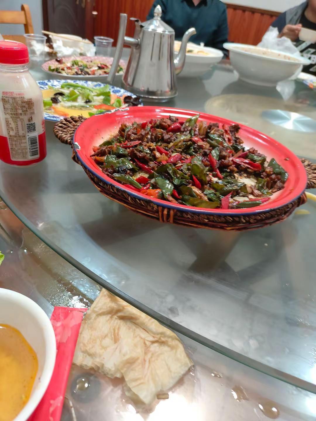 有娘就有家！在老母亲家过节，真希望时光停留在这一刻，像极了小时候，一起吃团圆饭，