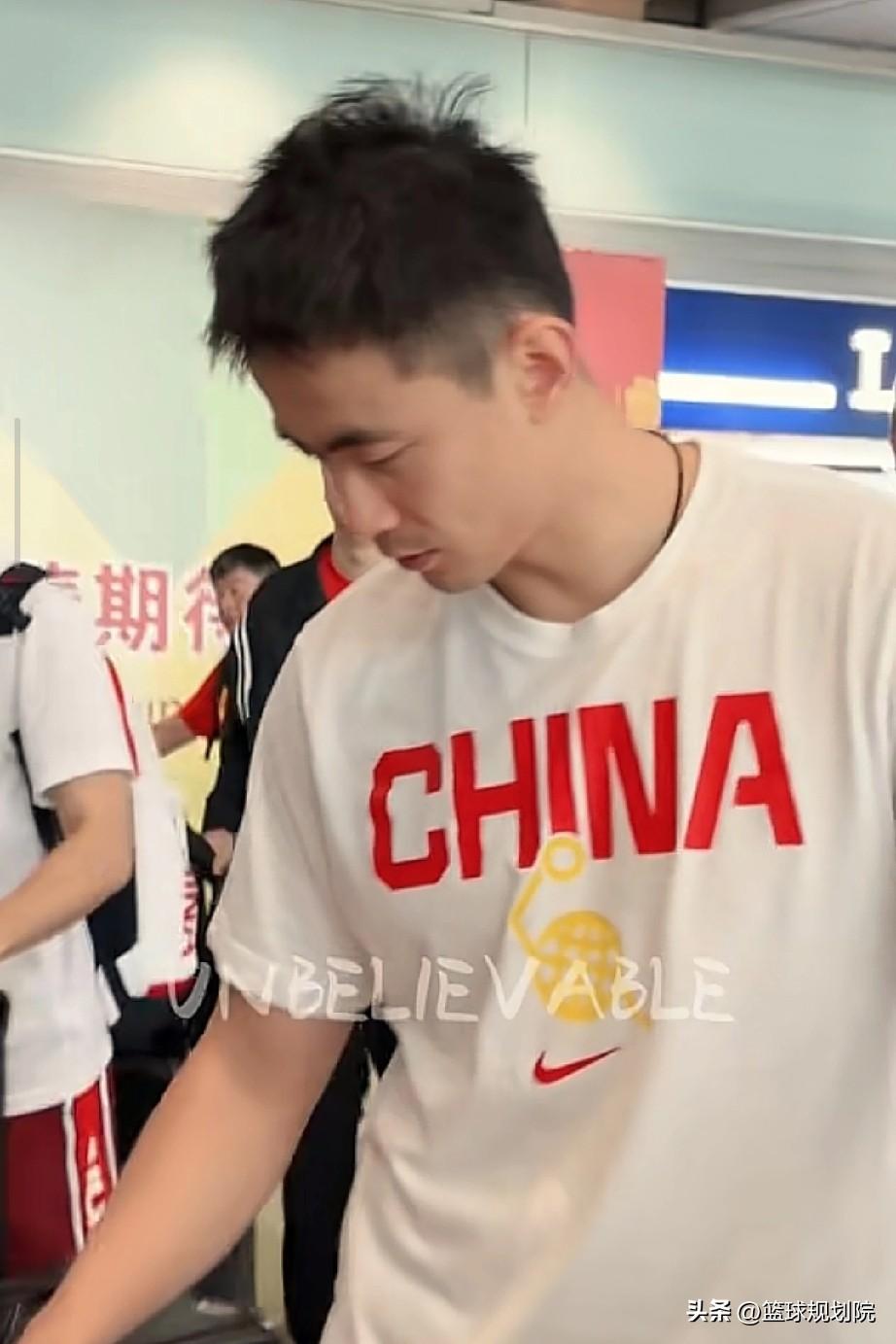 中国男篮返回北京继续集训，真是要了命了！

中国男篮结束了佛山的三场热身赛，目前