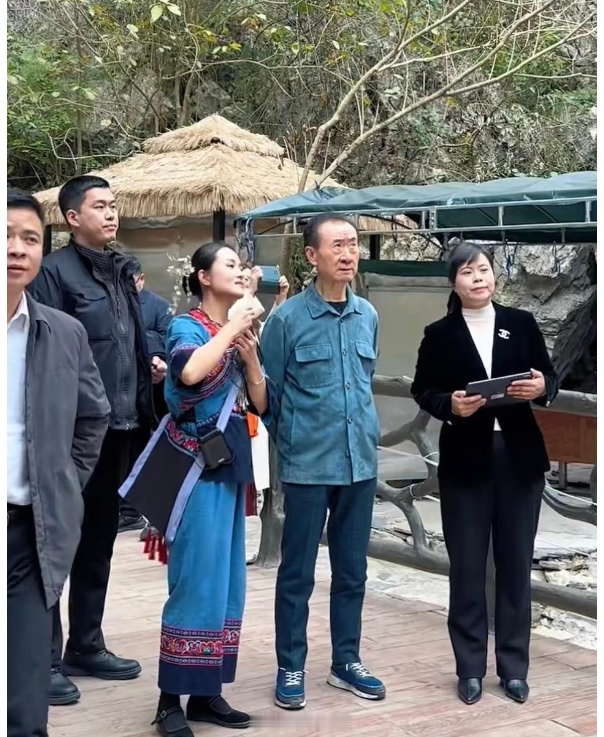 71岁的王健林依旧在拼搏，来安顺考察，大家都说他瘦脱相了，压力太大。 