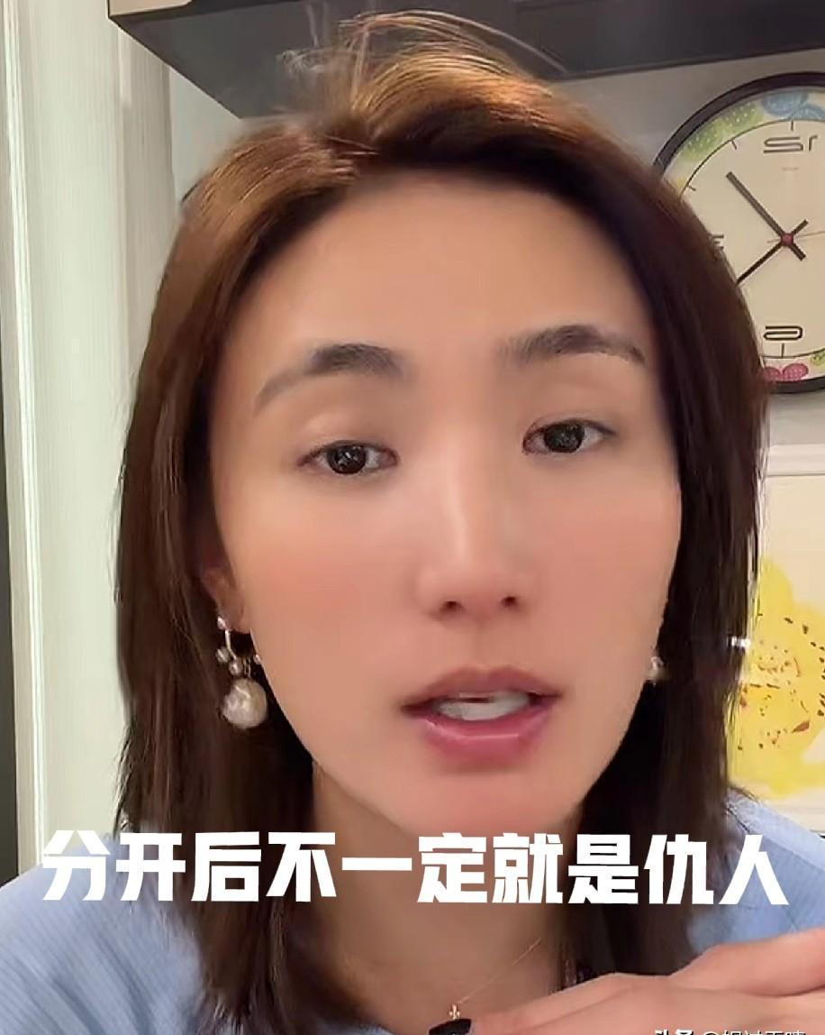 三岁那年父母离婚，我反而得到了双倍的爱。
他们不再争吵，却会一起给我过生日。
妈