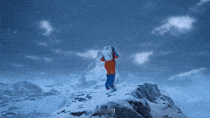 张若昀在秘境里看到了什么当张若昀在雪山拿下护目镜，阳光照亮的不仅是群山气象，更是