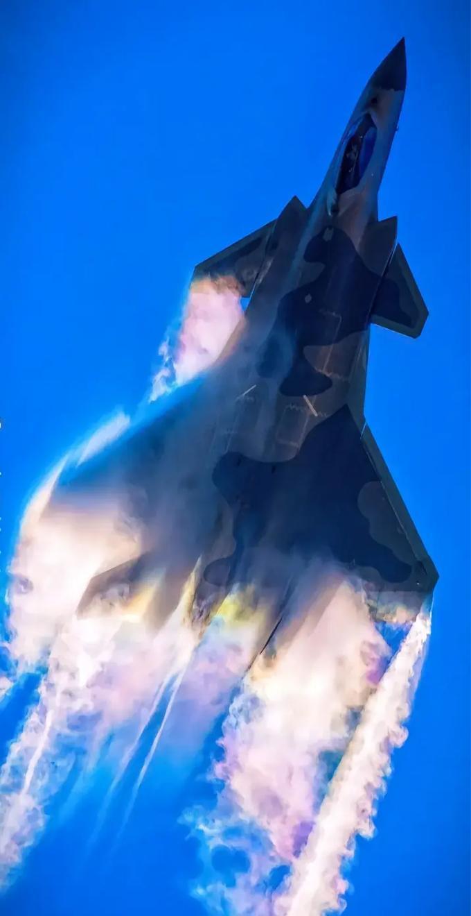 今年的首训有一个特点，就是以训促战，战训结合，面对国际形势严峻啊！必须要作好军事