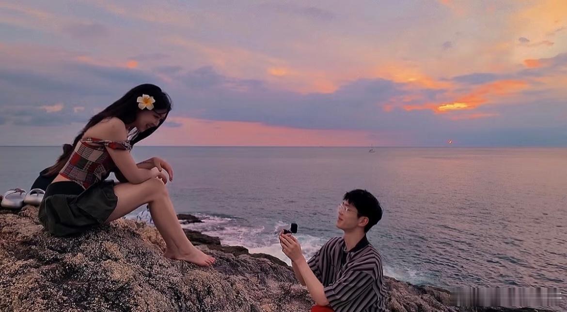 男朋友趁天黑前向我求婚了 ​​​