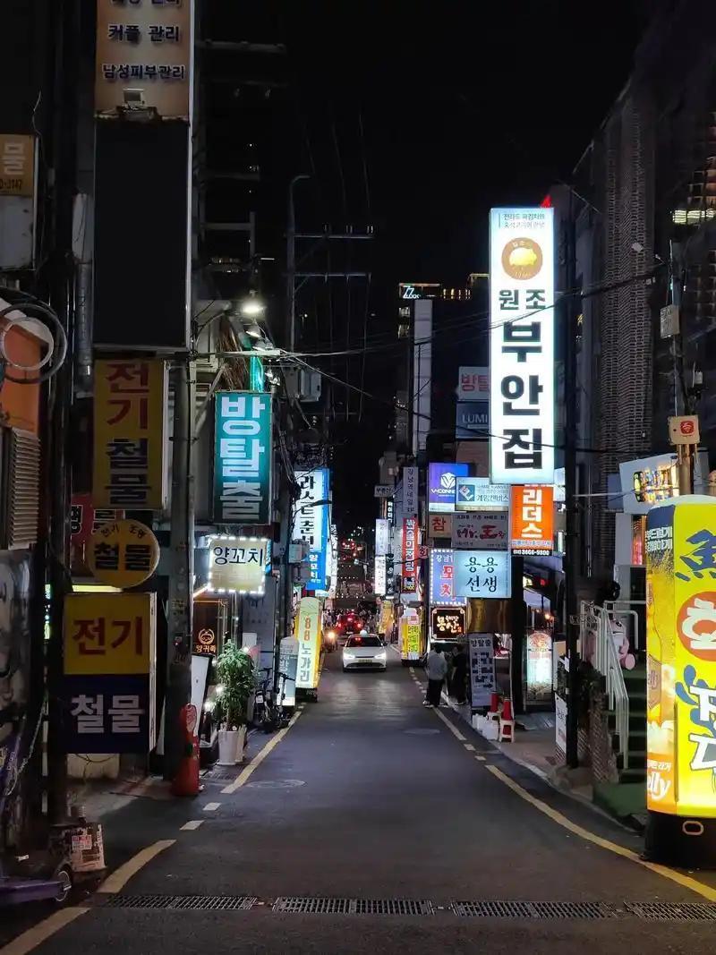 韩国这国家根本不适合生活！

当地吃饭讲究速度，上班族一顿午饭15分钟解决是常态