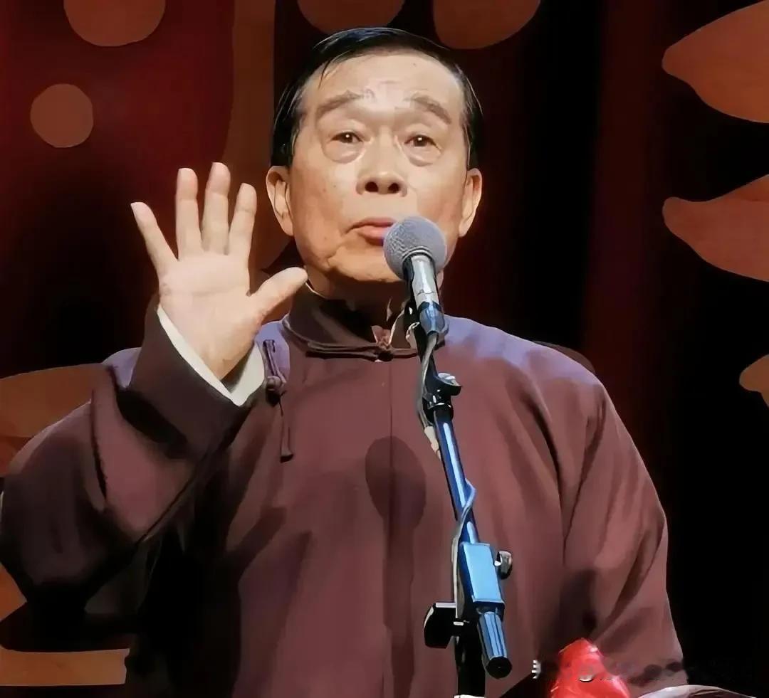石富宽没在德云社上班，却被郭德纲认下“半壁江山”，这捧哏功夫绝了！
 
郭德纲说