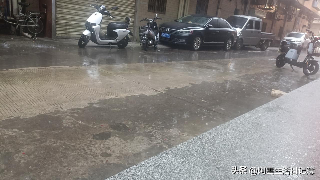 广州最新消息:广州下暴雨了！清明时节雨纷纷，这句话一点也不假。