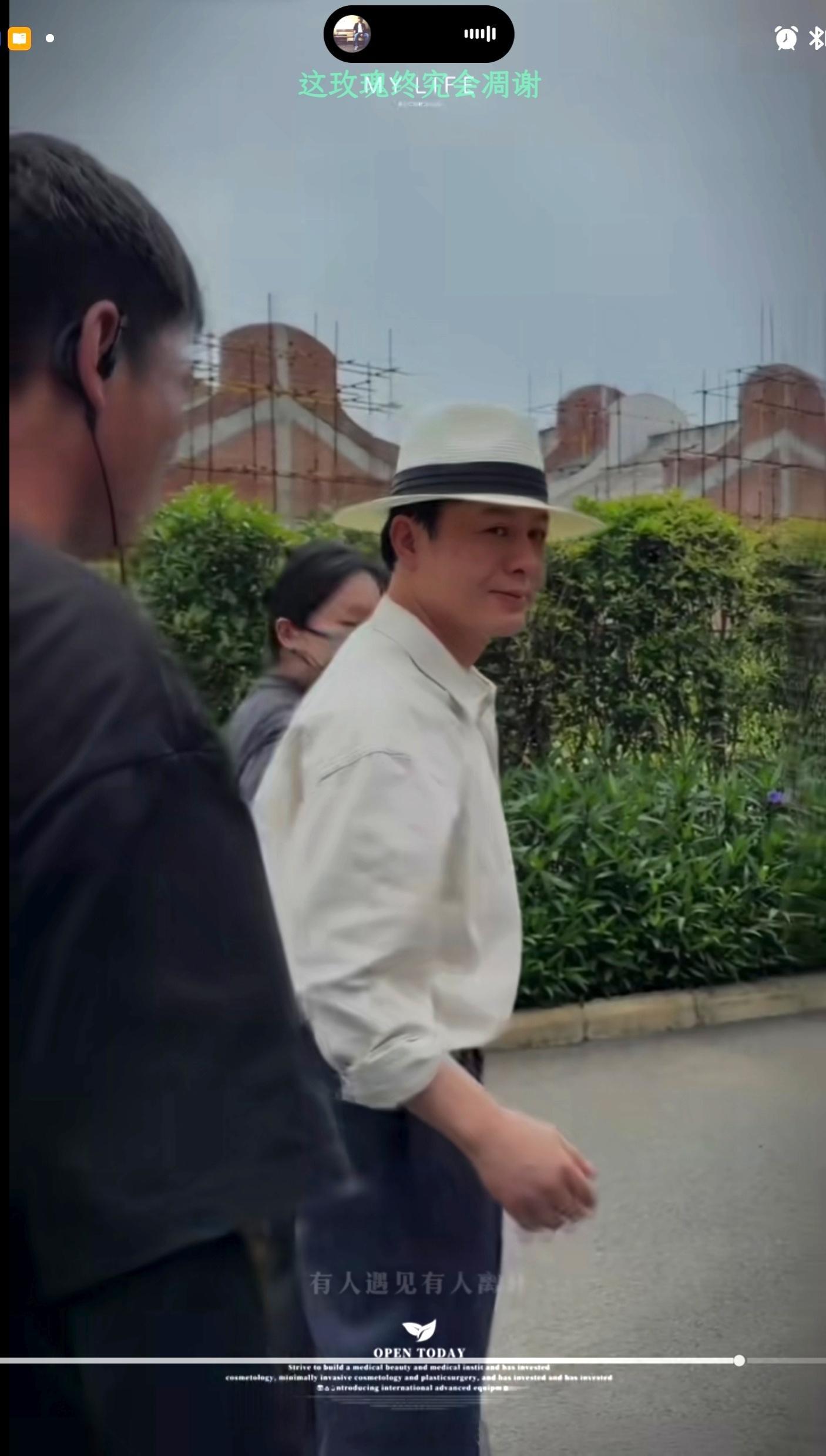 该说不说，张颂文气质确实好！有一种当前娱乐圈罕见的儒雅和松弛感PS：下面是网友今