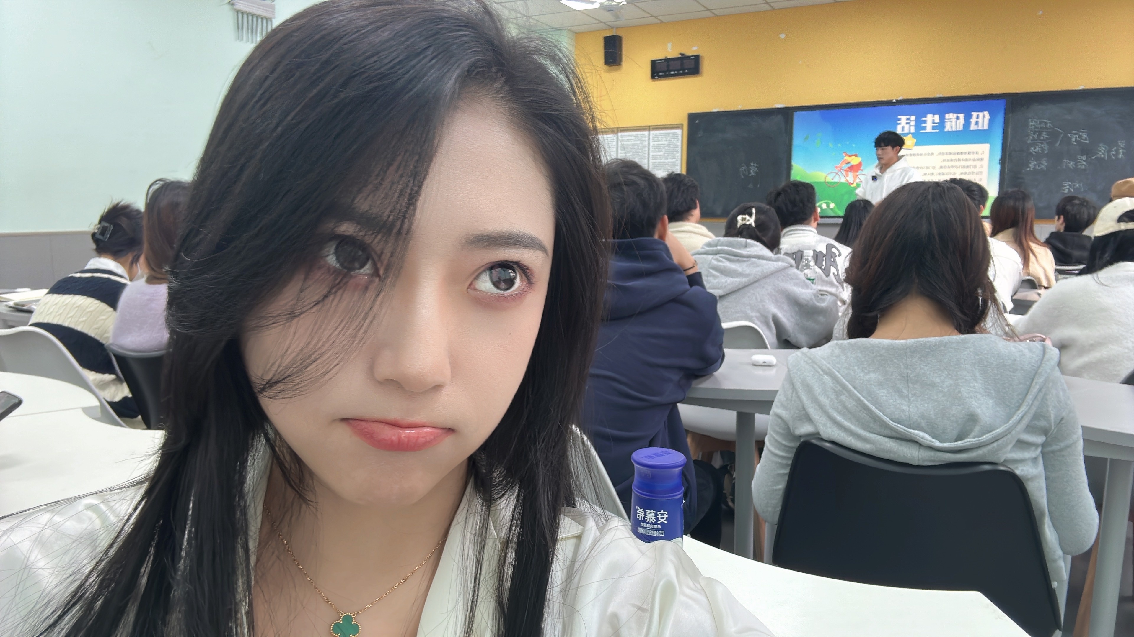 说好了一起来听课的 听着听着又跑台上上课去了  ​​​