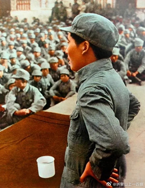 “自由主义者以抽象的教条看待马克思主义的原则。他们赞成马克思主义，但是不准备实行