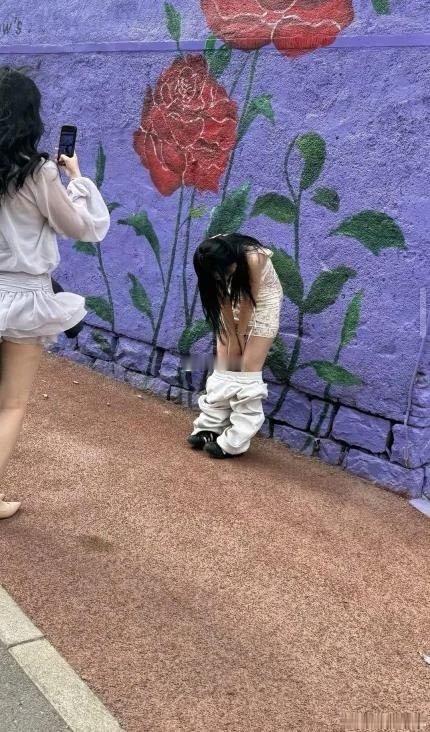 女生为了拍照有多拼 