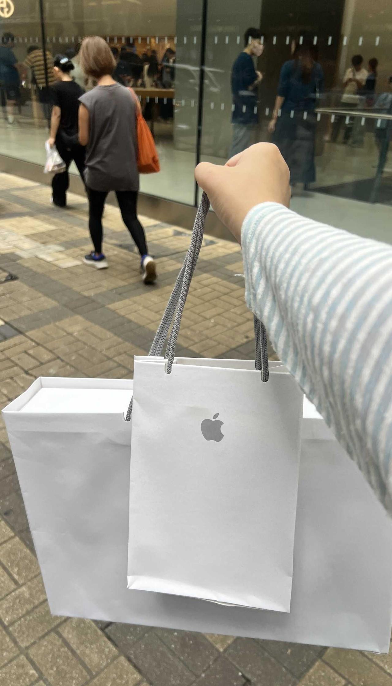 感谢教育优惠拿下两件套
我只买了一个Mac air，剩下的名额都出
可以陪买，可