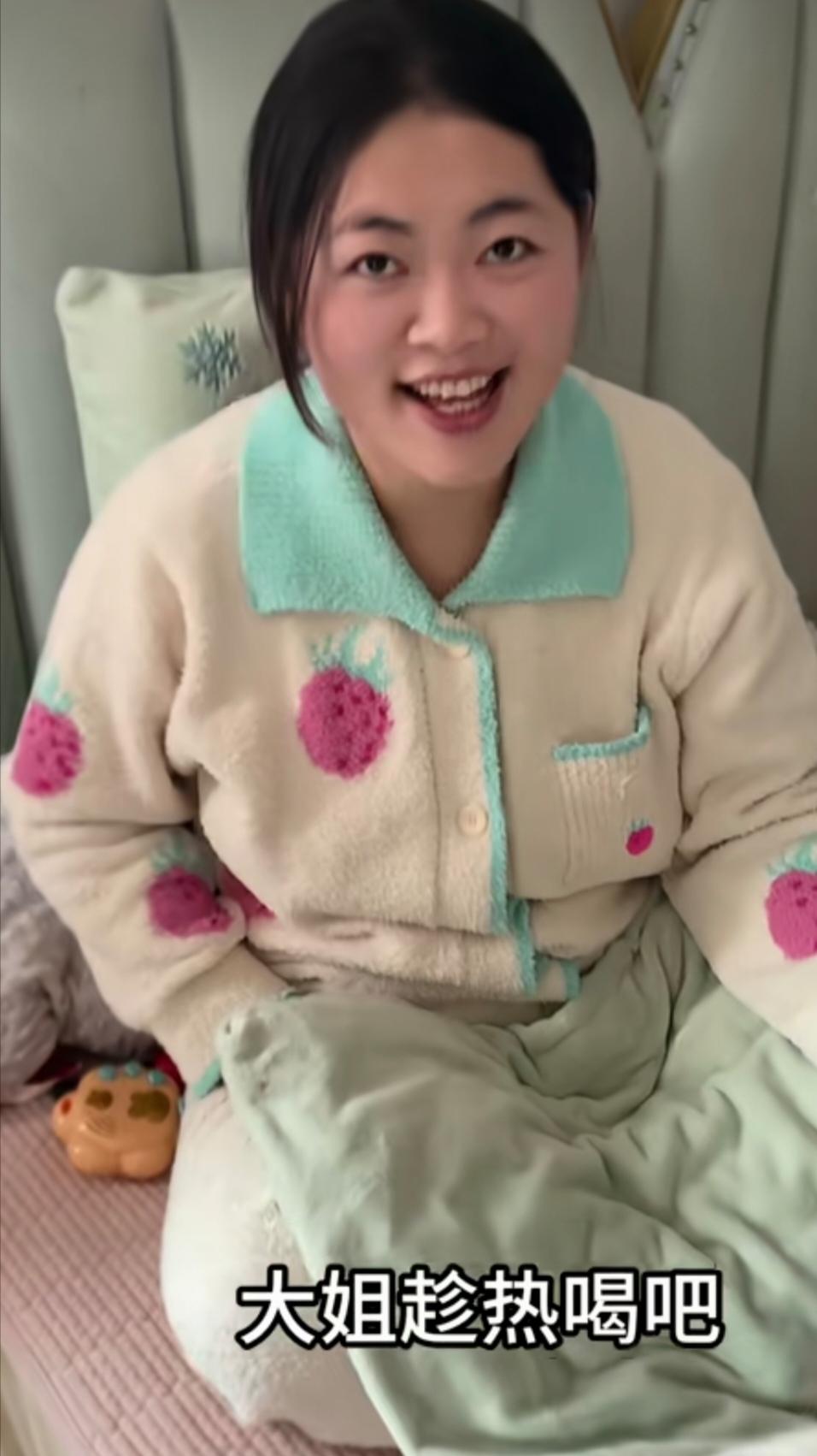 小乔最近做了三次手术，这次是阑尾炎手术，疼得她“死”去“活”来。
小乔自己哭完，