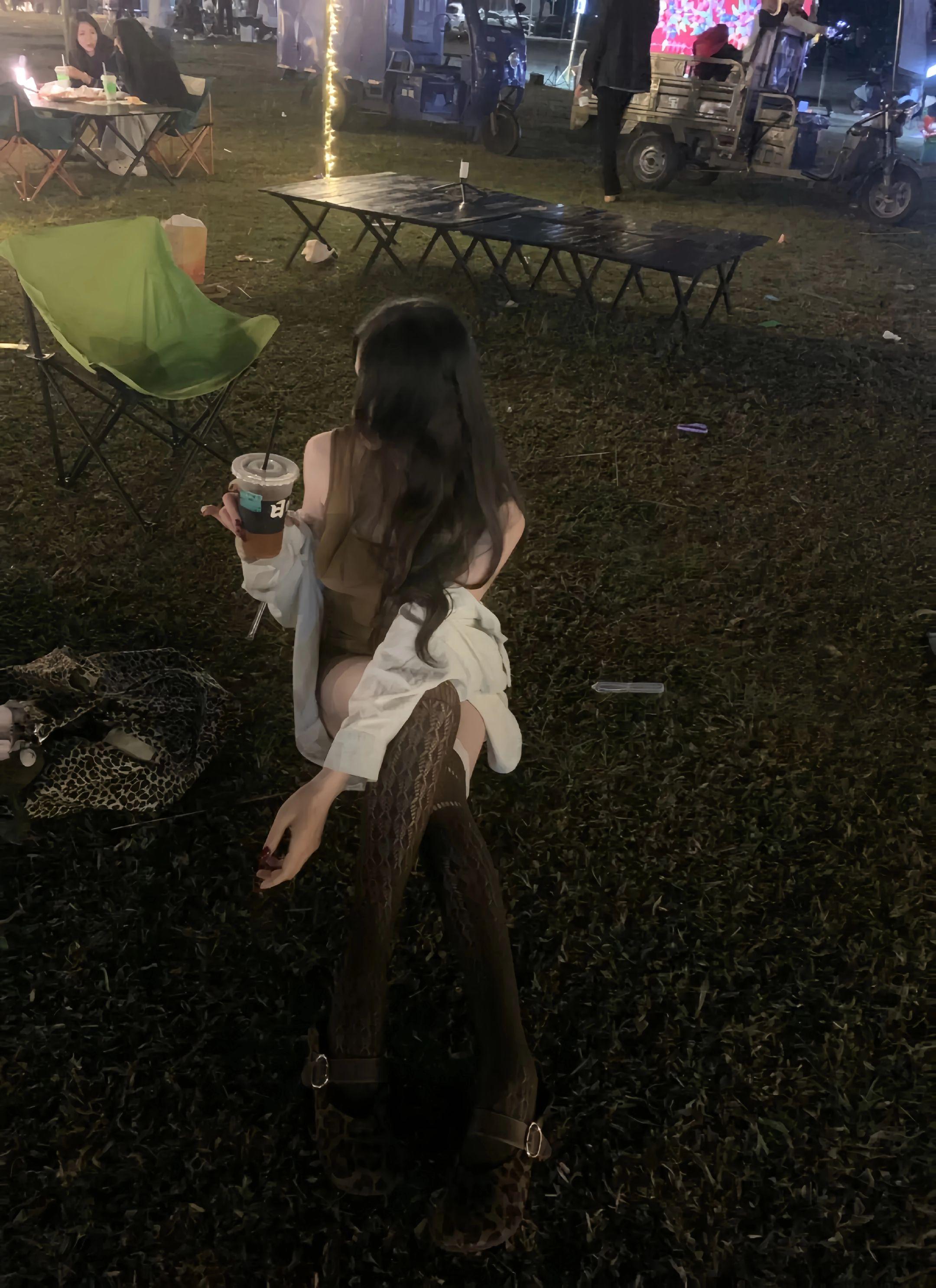 付出真心是一种隐晦难懂的痛。那时候以为主动一点交出真情 也能有不一样的结局