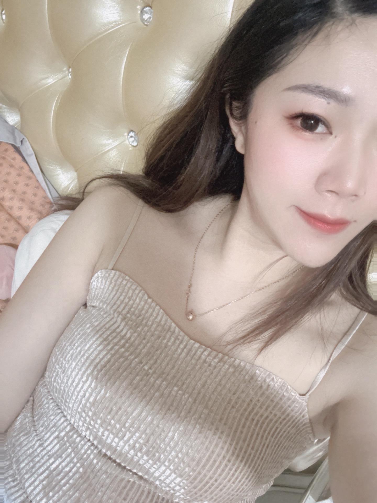 不羡慕年轻时的山盟海誓，只羡慕老年时待你如初，老来多健忘，唯不忘相爱。...