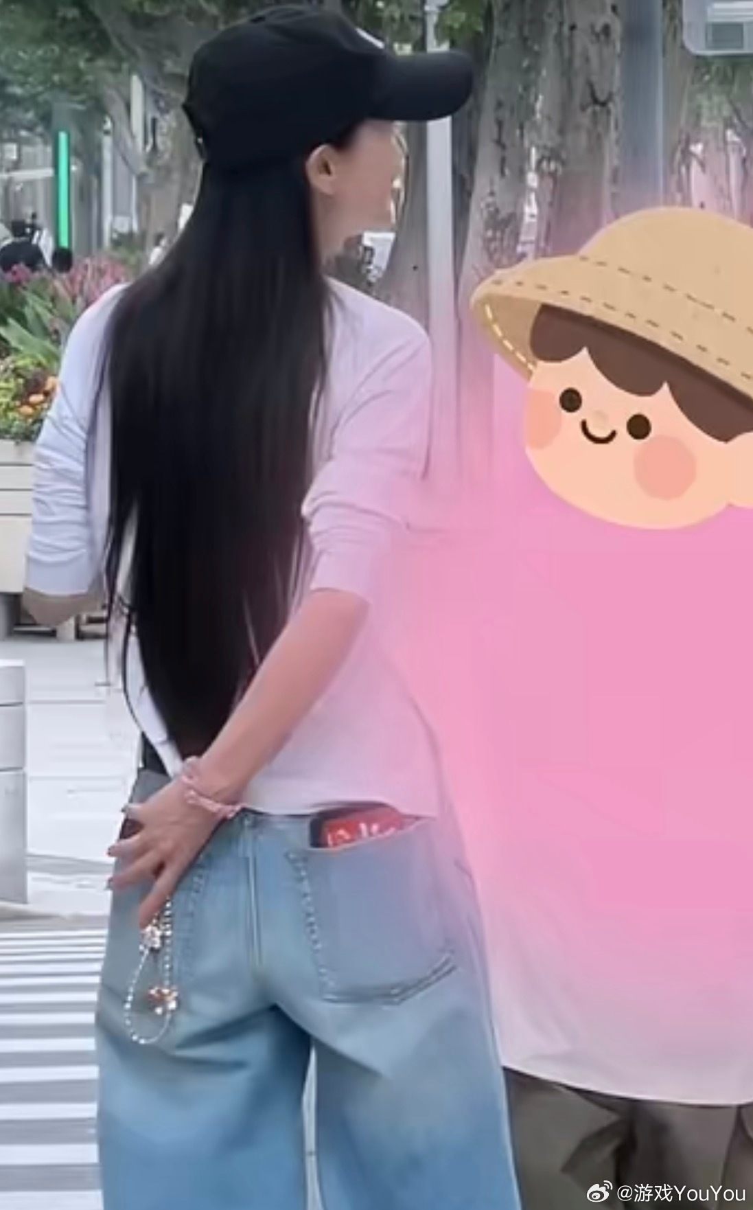 Angelababy出门三个手机起步这不是很正常吗？我出门也是三部手机，一个处理