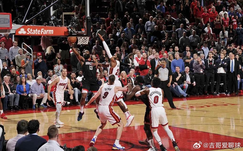 今天是2026年3月22日，NBA常规赛激战正酣，这场比赛绝对是本赛季最跌宕起伏