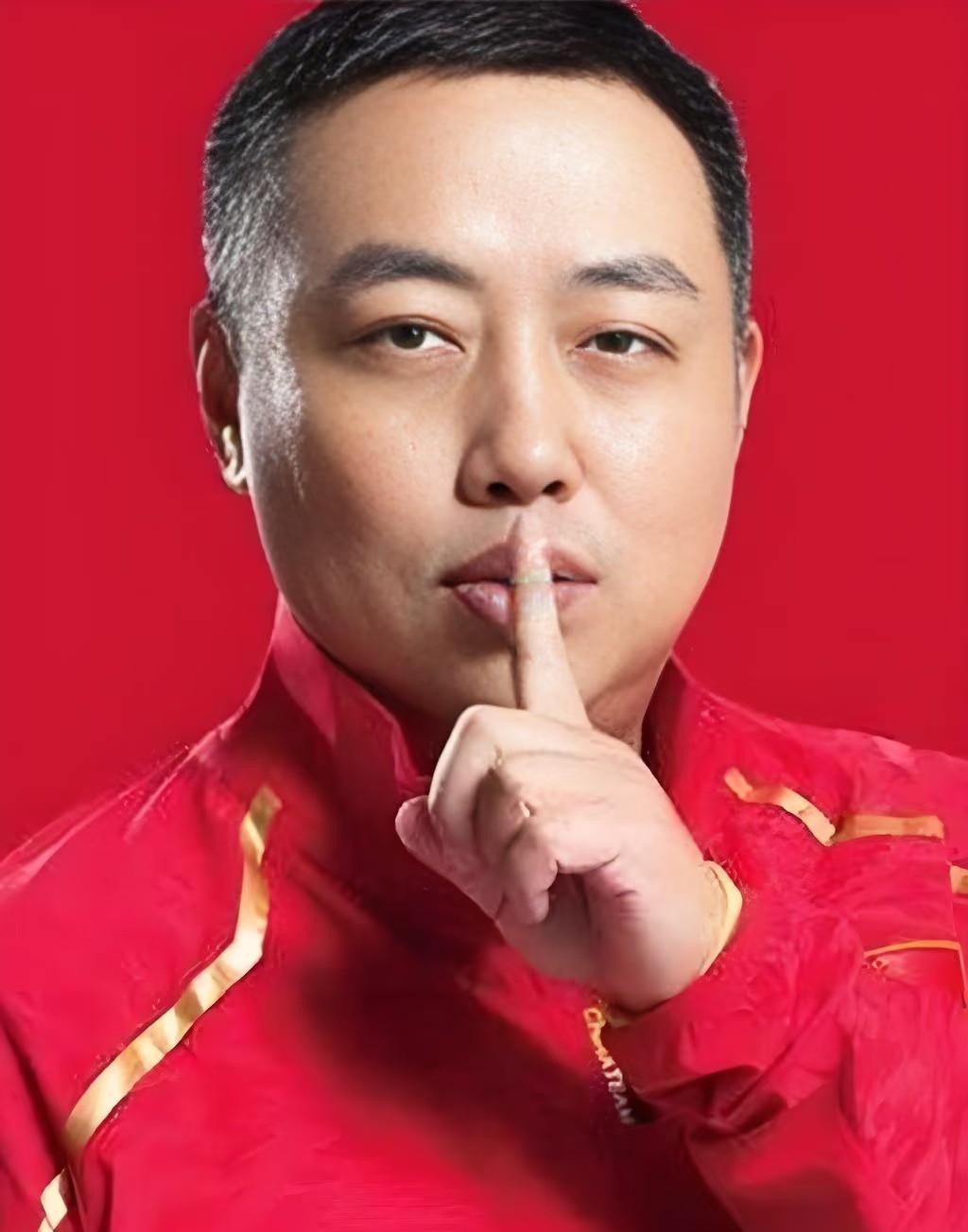 刘国梁曾经说过
队员之间可以谈恋爱，前提是有两个条件，第一点就是年龄不能太小，年