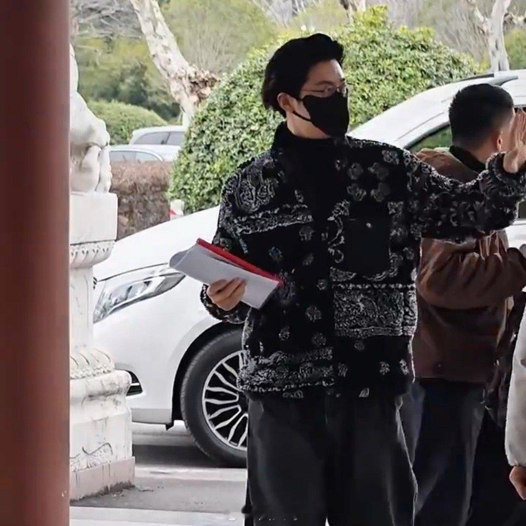 窦骁客串玉簟秋上班路透窦骁的事业心也是拾起来了啊，窦骁客串《玉簟秋》的进组路透来